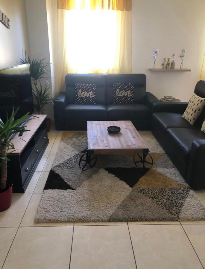 Grand Logement A 300 Metres De La Gare مانت لا جولي المظهر الخارجي الصورة